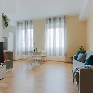 the-best-rent-bright-one-bedroom-apartment-in-corso.italymilanhotels.net/